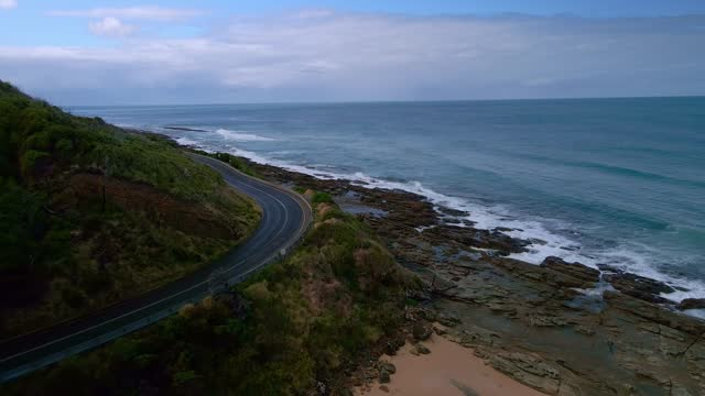 Explore the stunning coastal beauty with our Great Ocean Road excursions